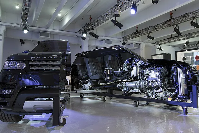 Land Rover не знает кризиса