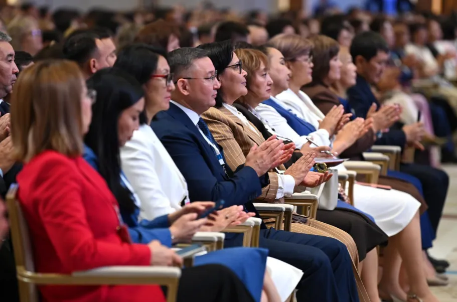 Ускорить внедрение цифровых технологий и ИИ в образовательный процесс поручил президент