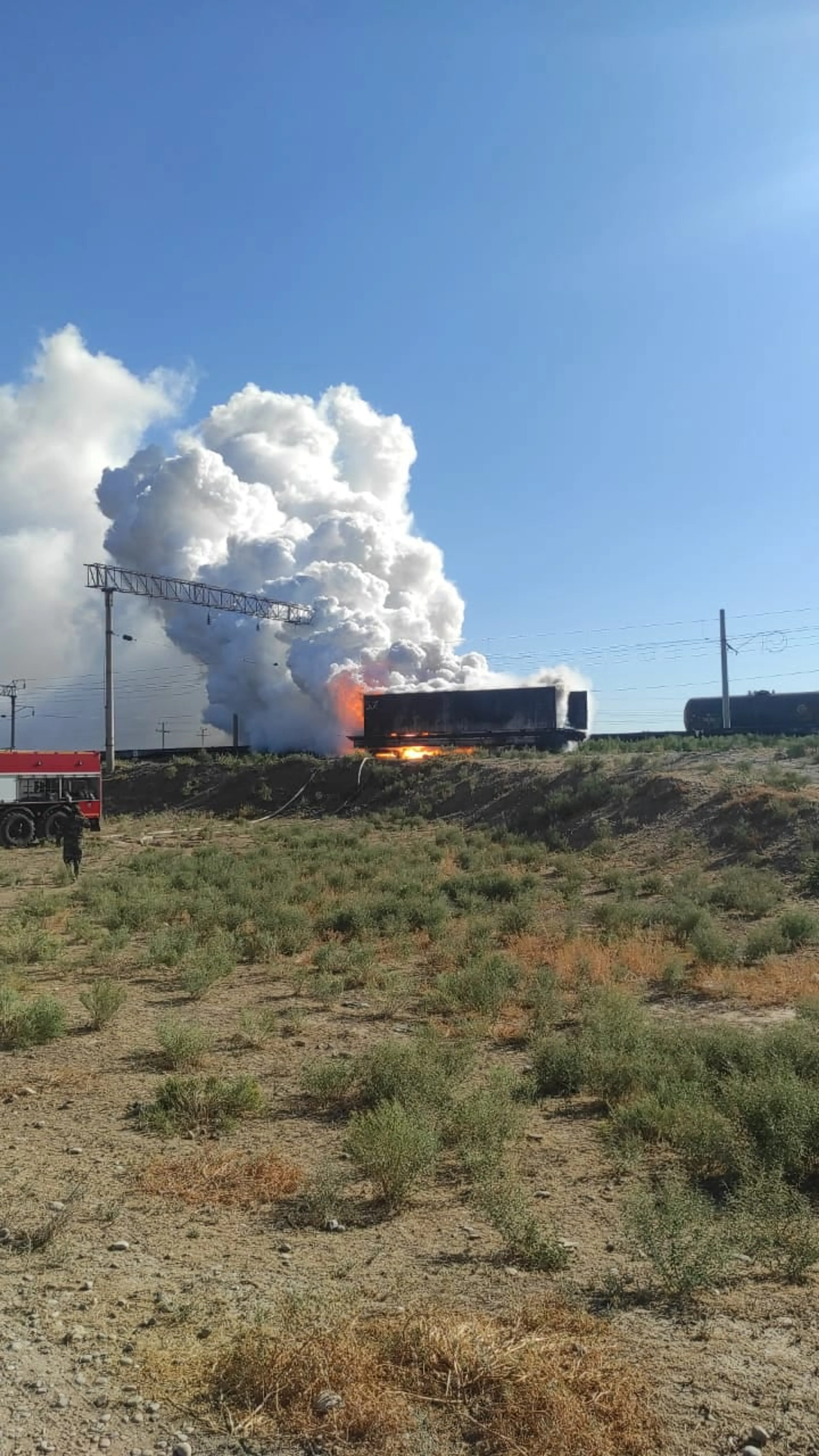 Капитал - На станции Арыс горят контейнеры с фосфором