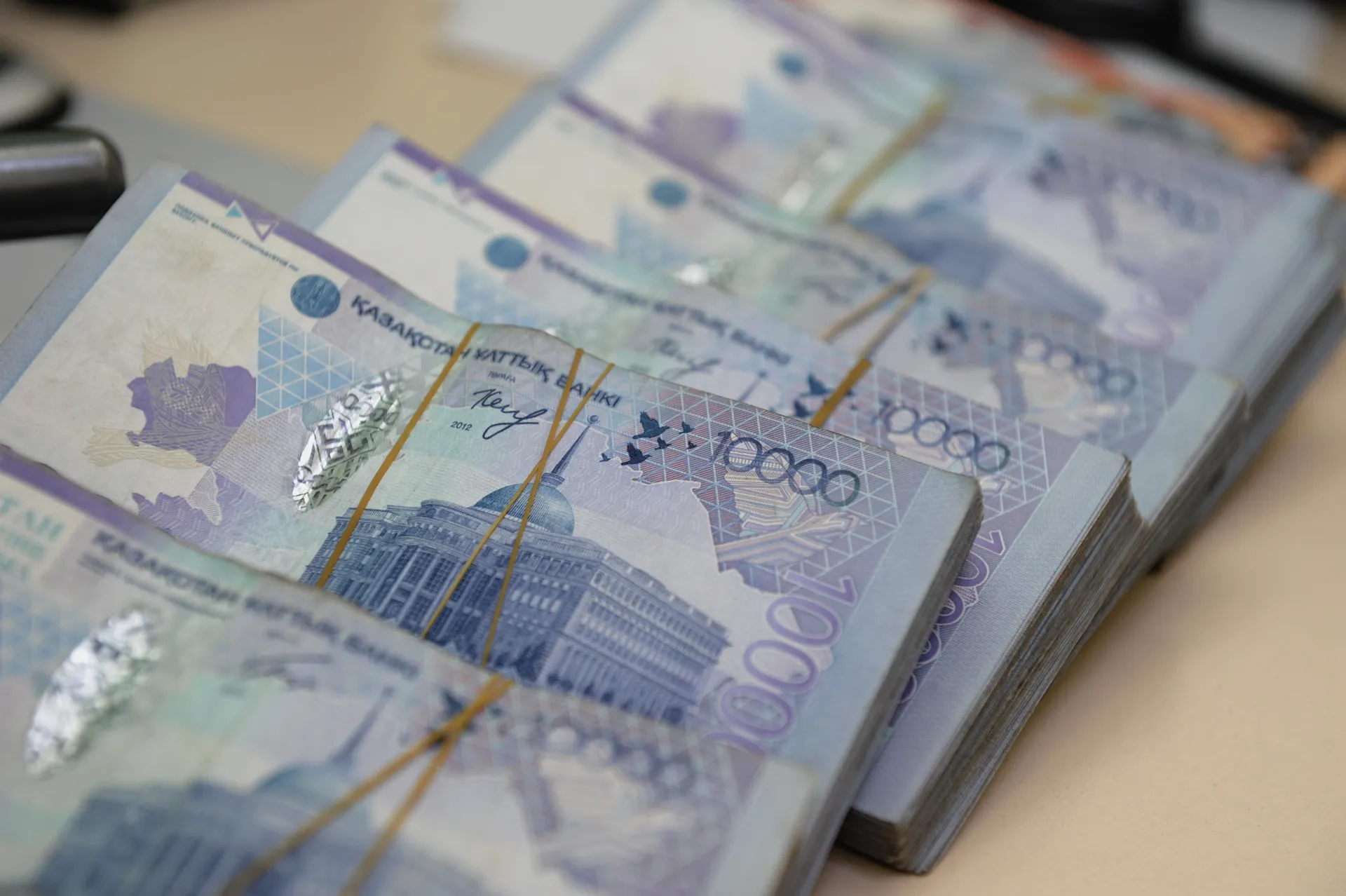 Капитал - Тенге слабел в 2018 году, но на развивающихся рынках ситуация еще хуже