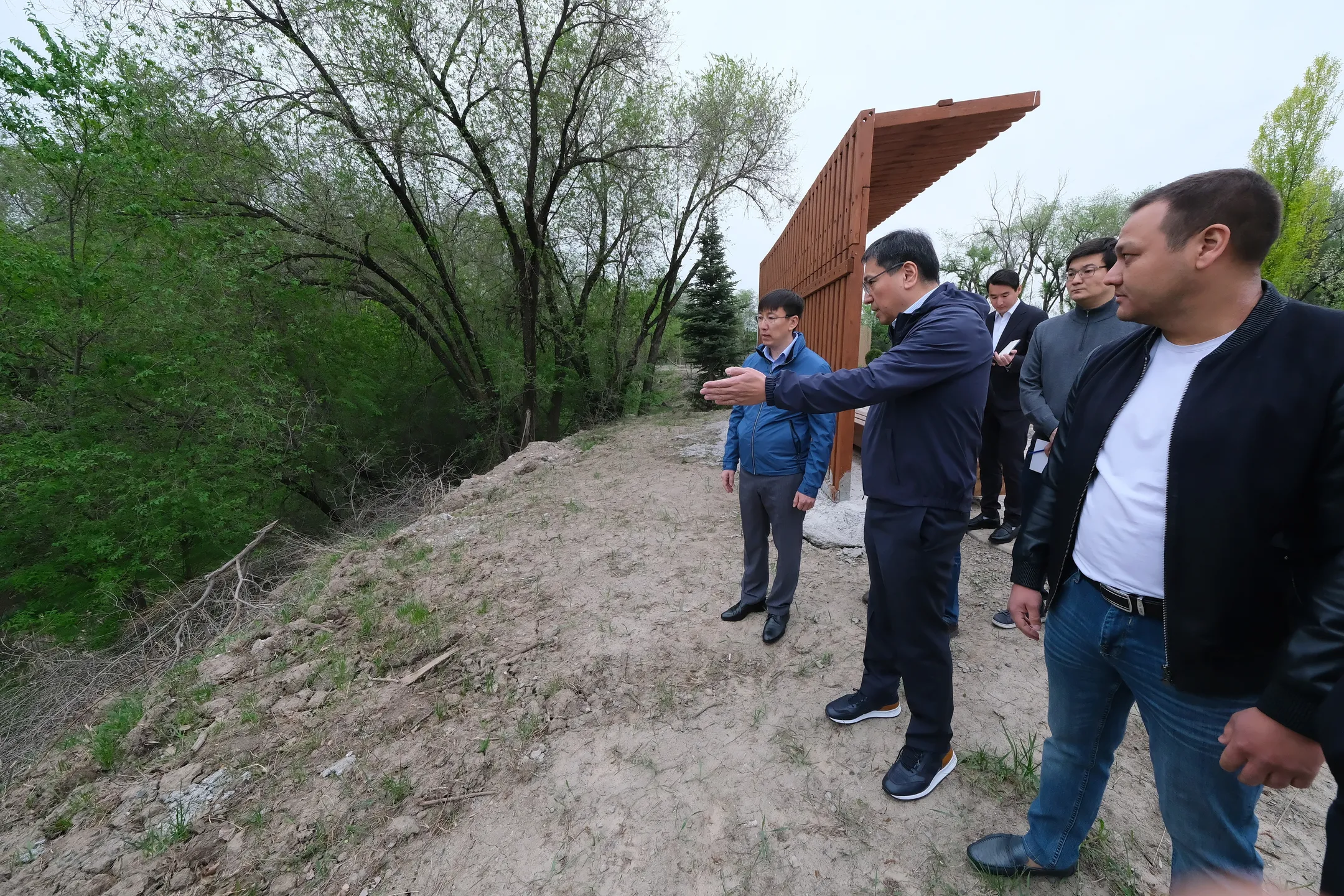 Аким Алматы проверил ход работ по благоустройству парка Желтоксан - Image Kapital.kz