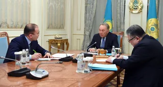 Капитал - Деятельность Парламента и правительства должна осуществляться на госязыке