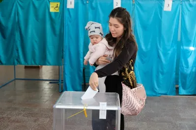 В Алматы к закрытию участков явка составила 52,2 %