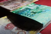 Девальвация тенге Казахстану ничего не даст