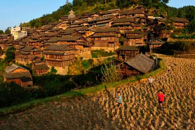 64 млн китайцев потеряли землю и дома