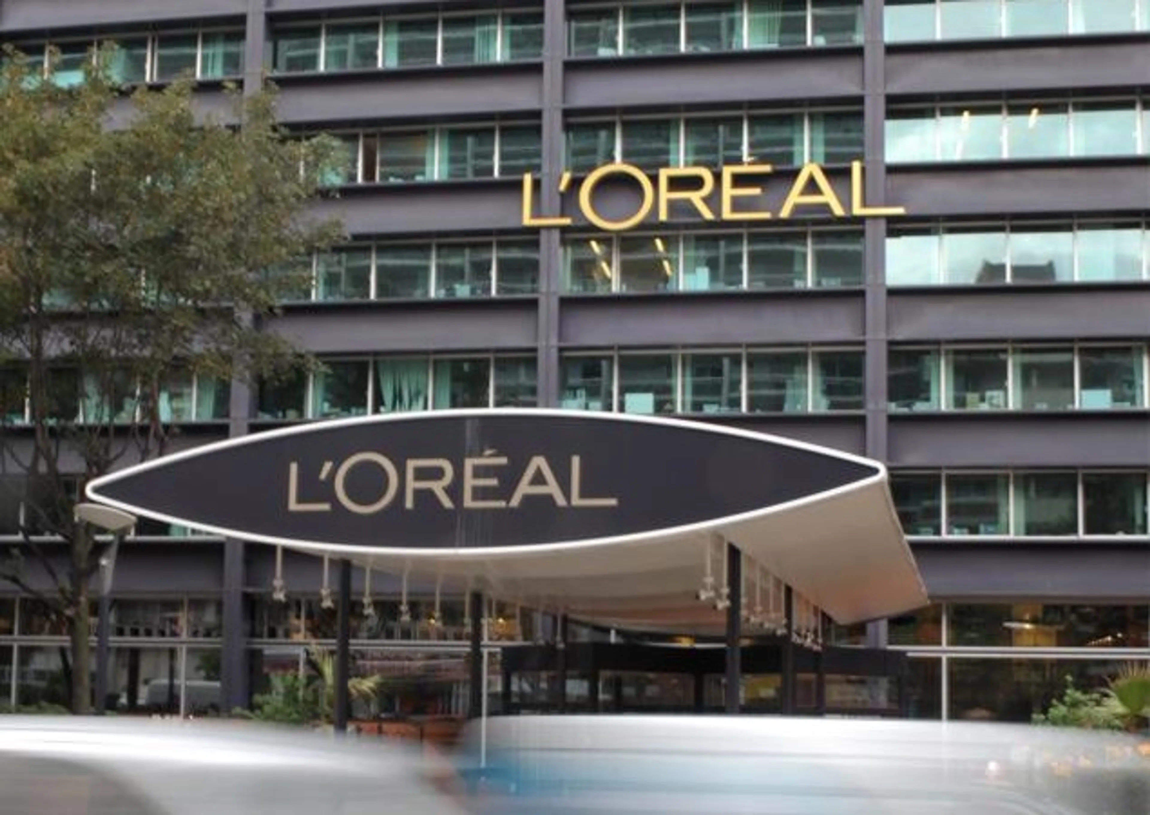 Капитал - Nestle продаст акции L'Oreal на 9 млрд евро