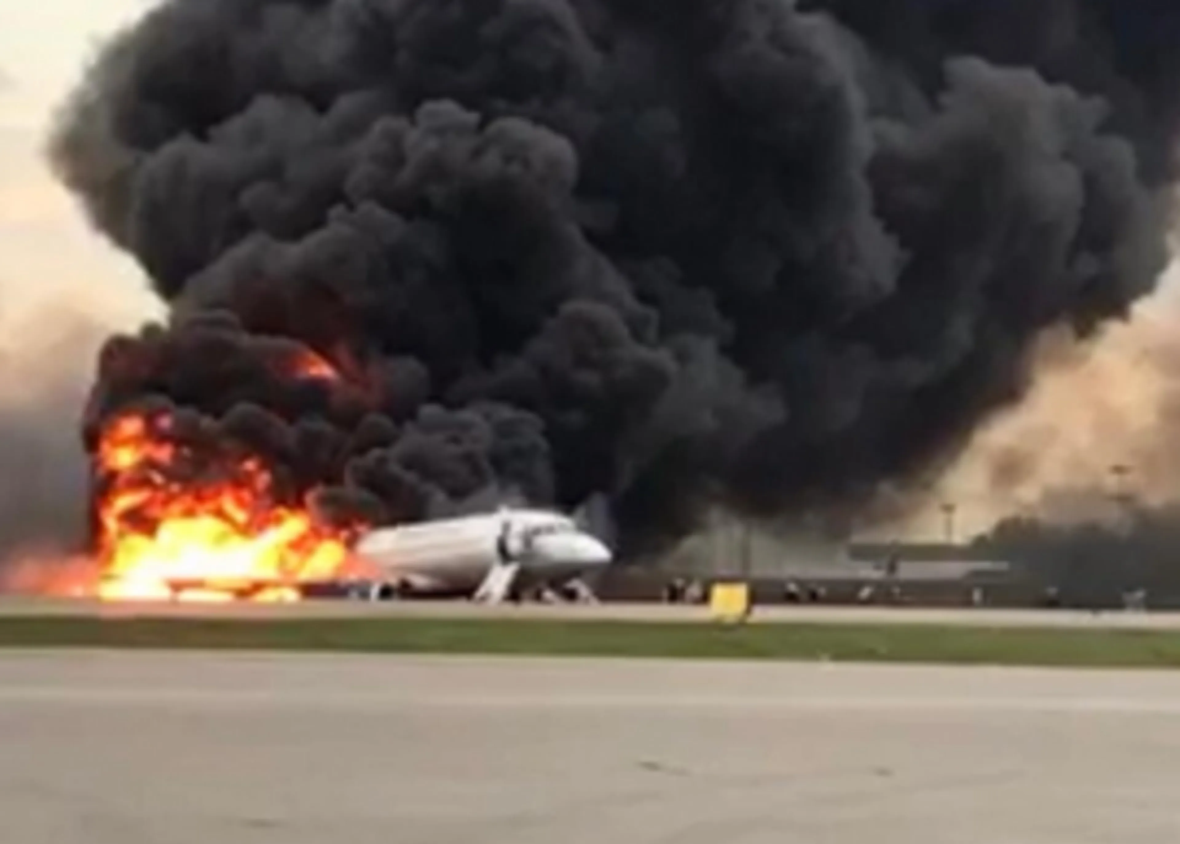 Капитал - В Шереметьево загорелся пассажирский самолет