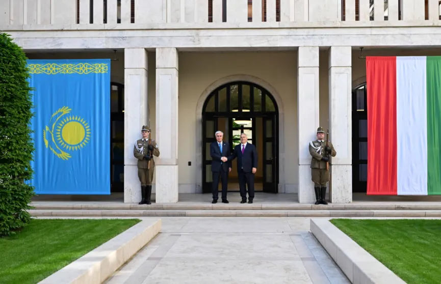 Глава государства провел переговоры с Виктором Орбаном