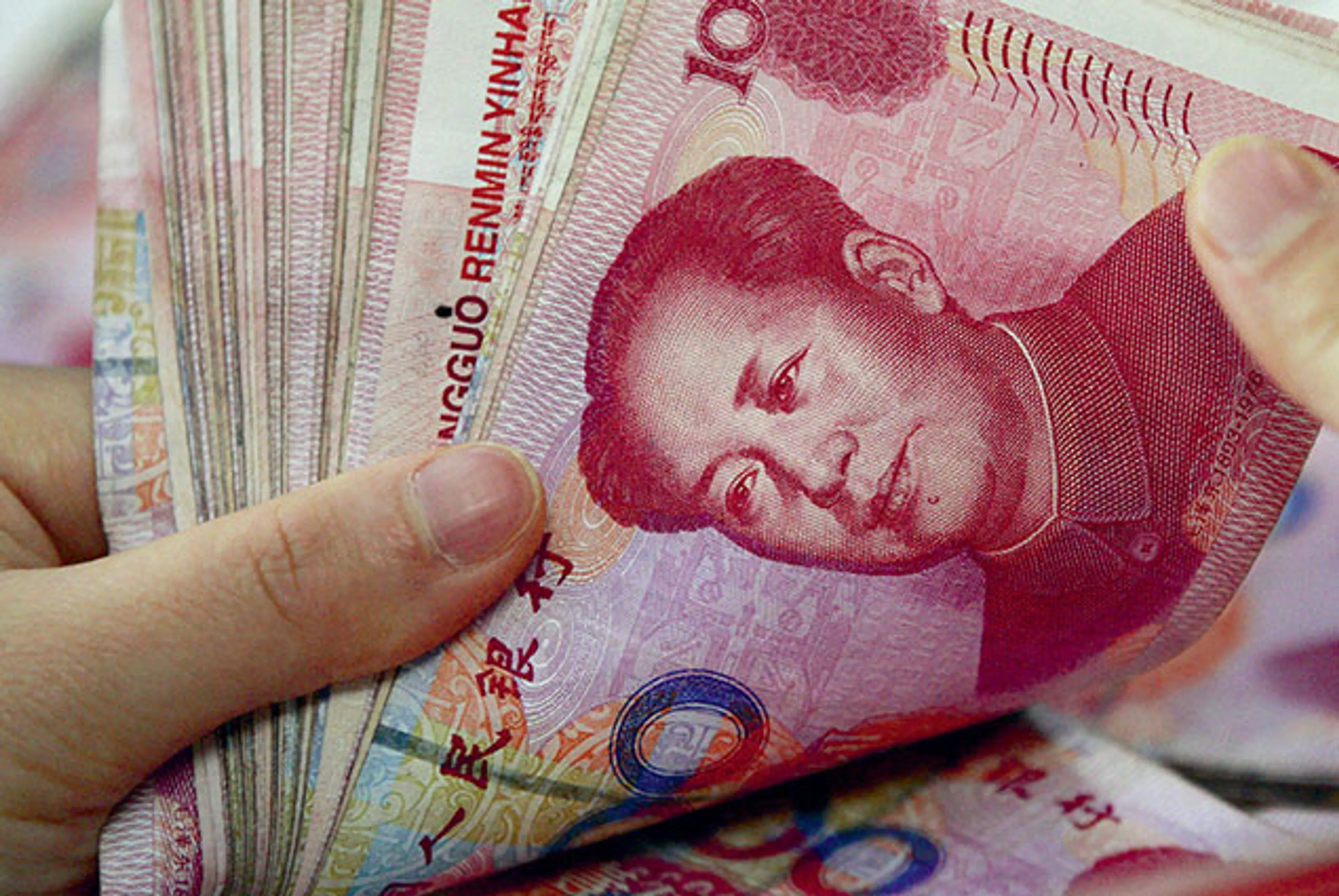 Капитал - Юань покинул пятерку самых используемых валют