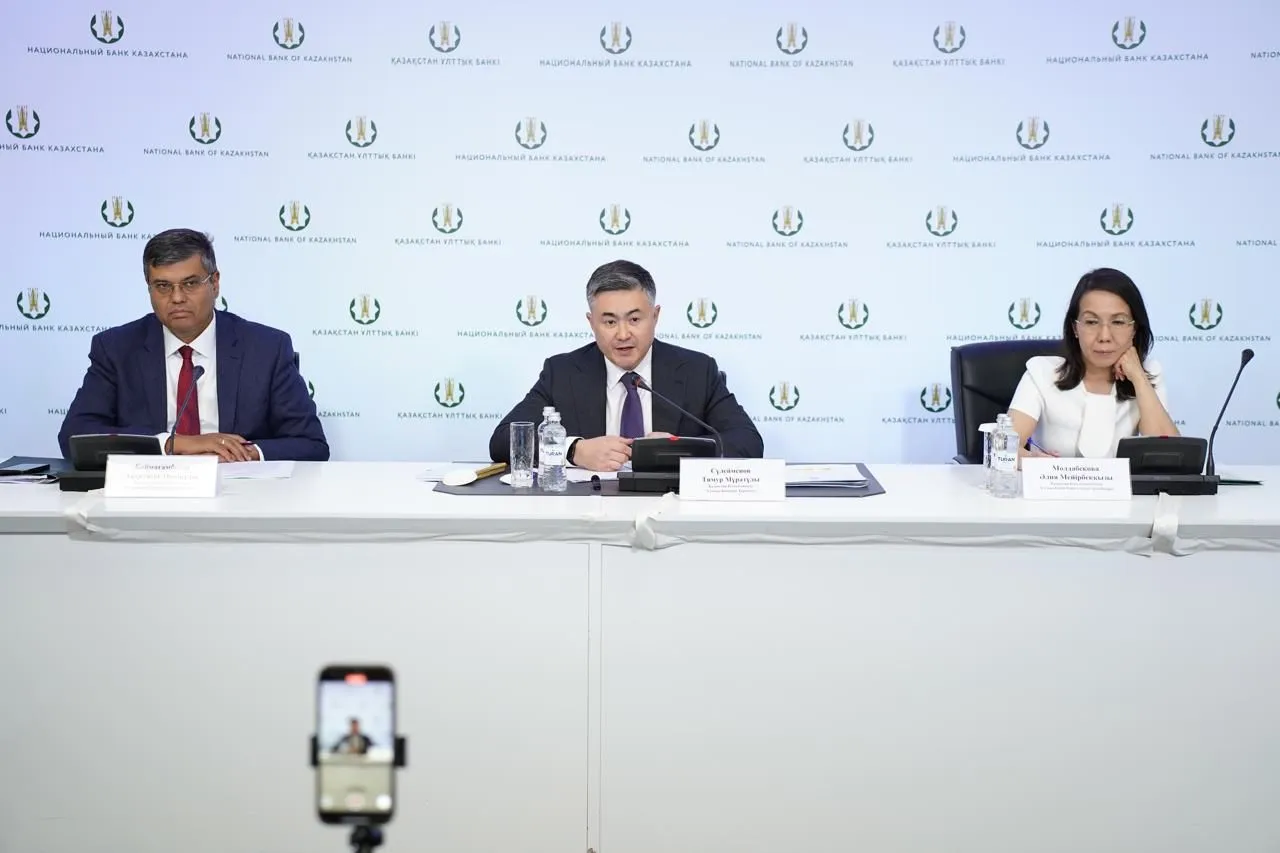 Нацбанк поддержал решение замедлить повышение тарифов в ЖКХ