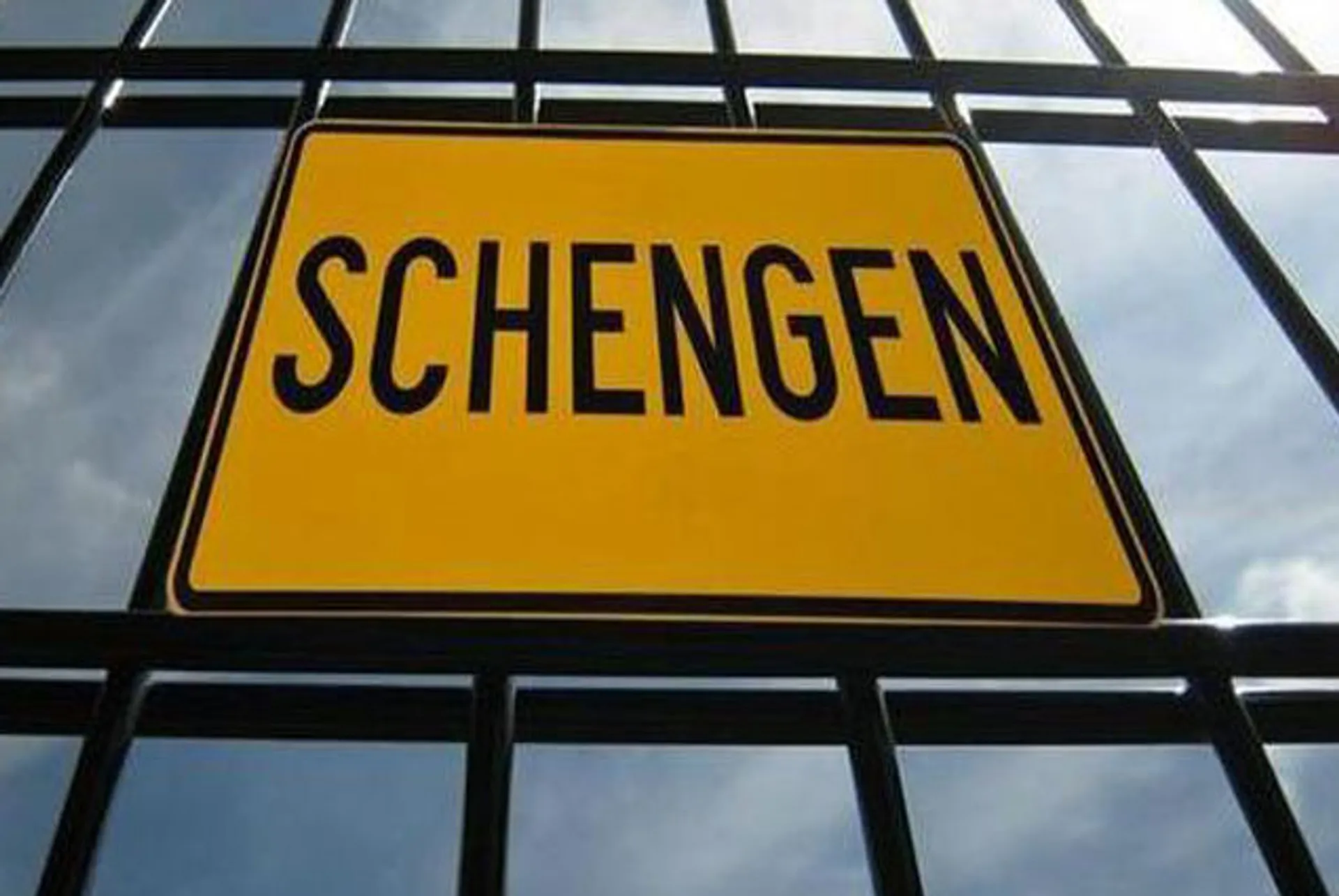 Капитал - Франция подсчитала убытки от введения погранконтроля в Шенгенской зоне
