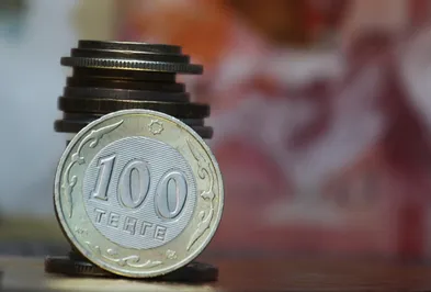 Курс держится возле отметки 378 тенге за доллар