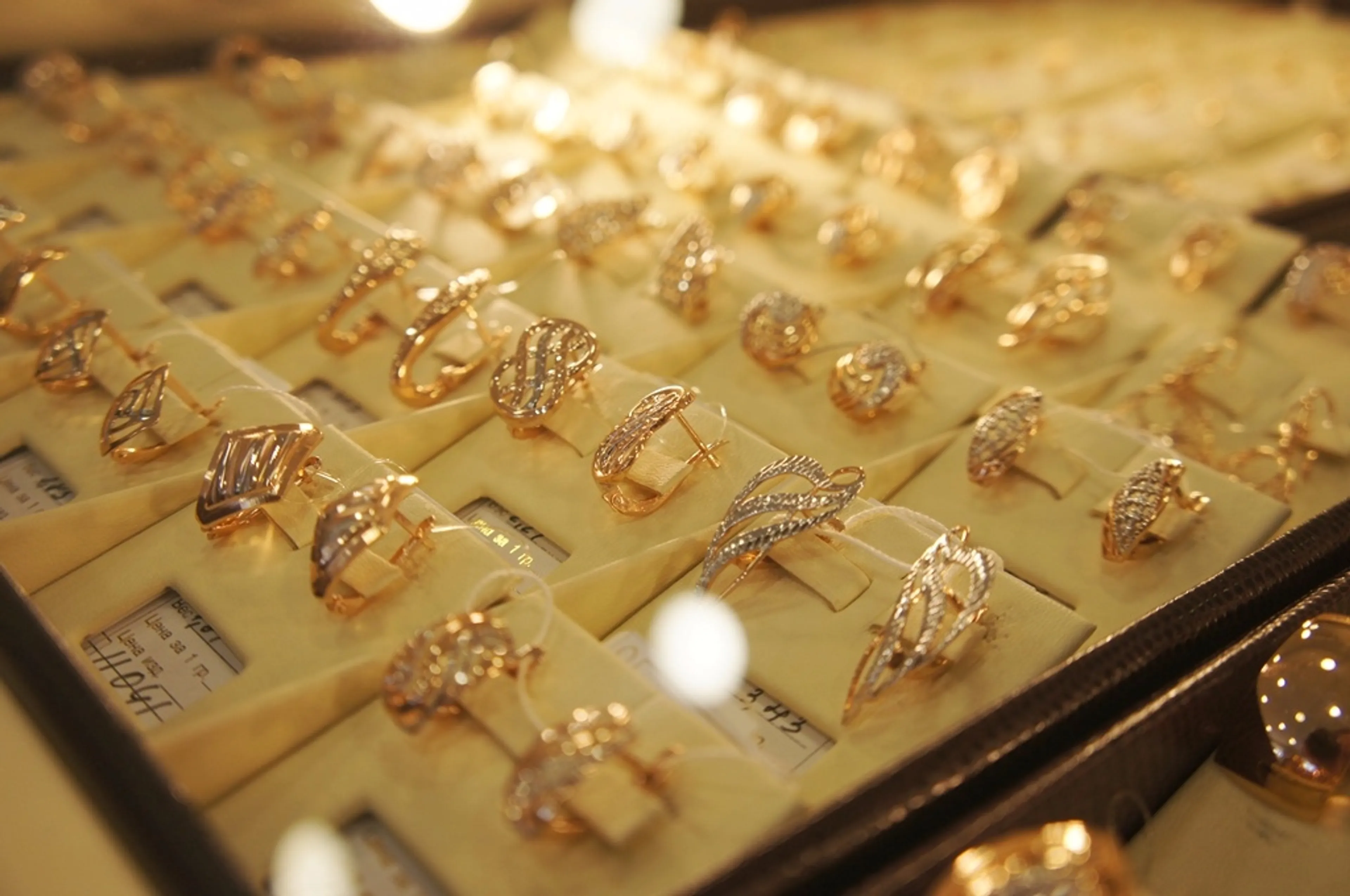 Капитал - Золотые украшения подорожали за год на 10%