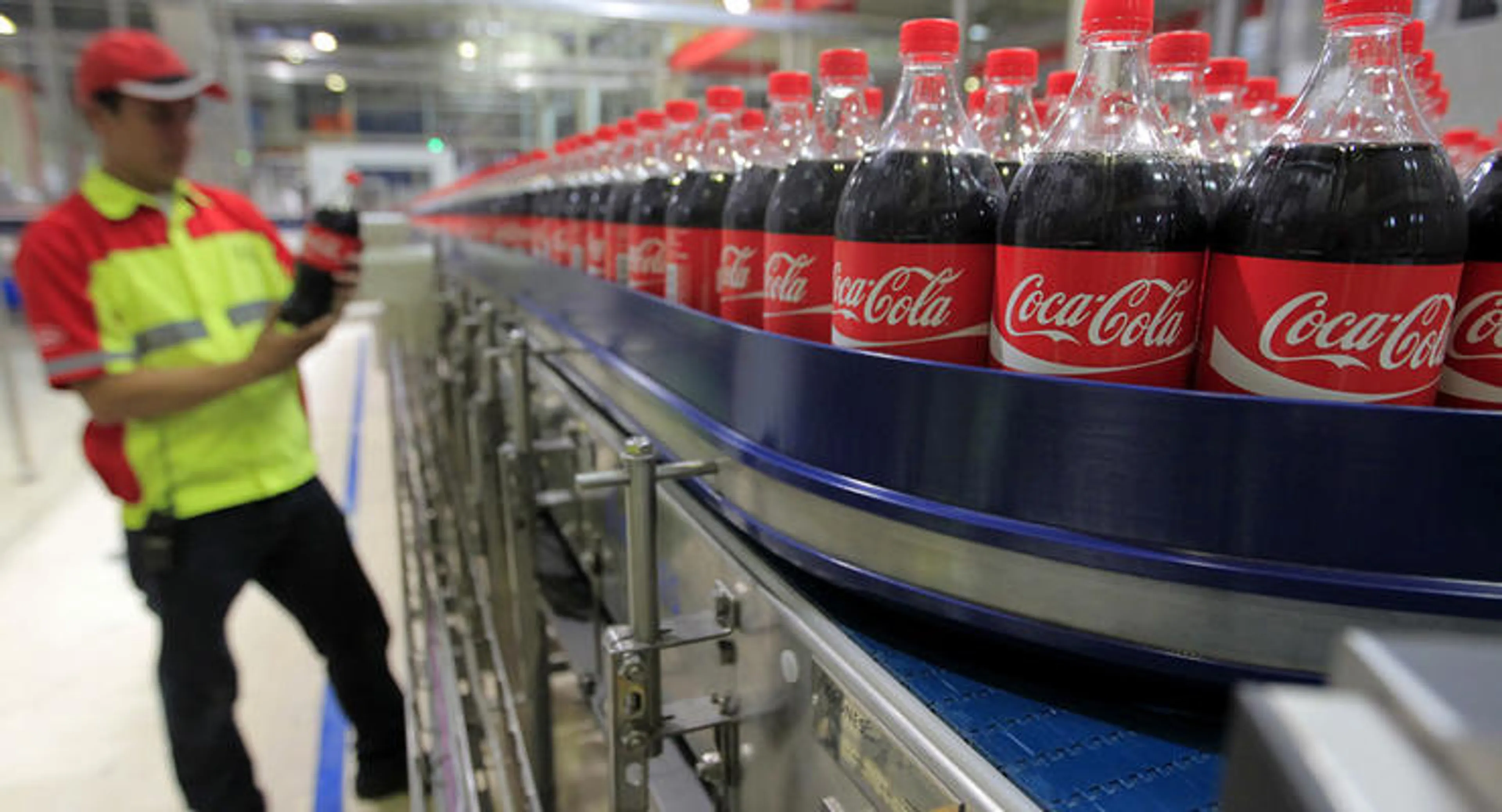 Капитал - Чистая прибыль Coca-Cola в I квартале снизилась