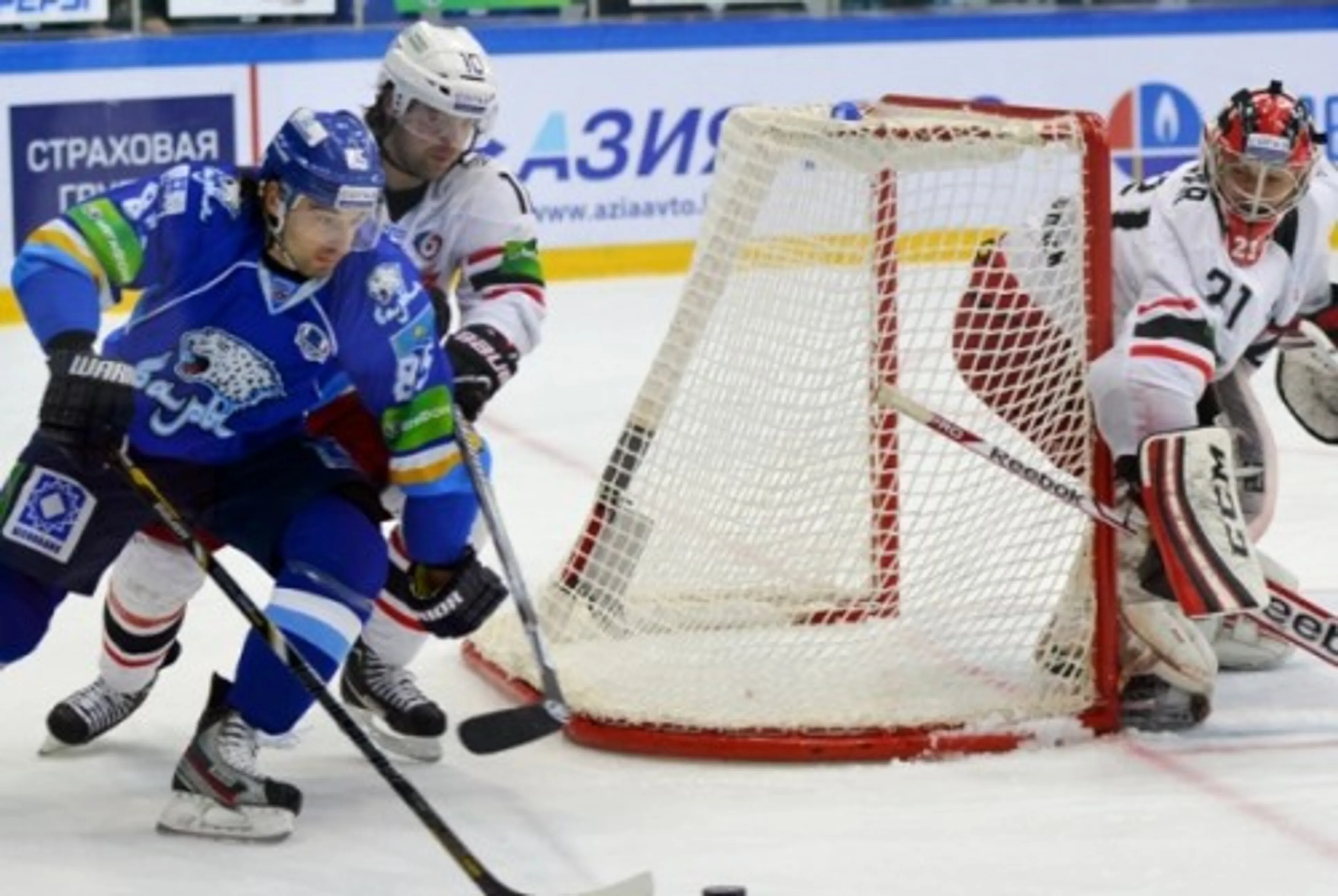 Капитал - «Барыс» в третий раз выиграл у «Автомобилиста»