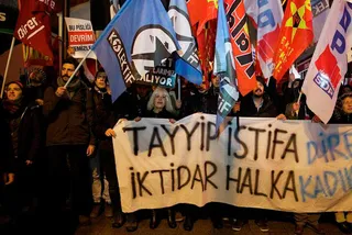 Капитал - Акции протеста в Турции вызвали рост курса доллара