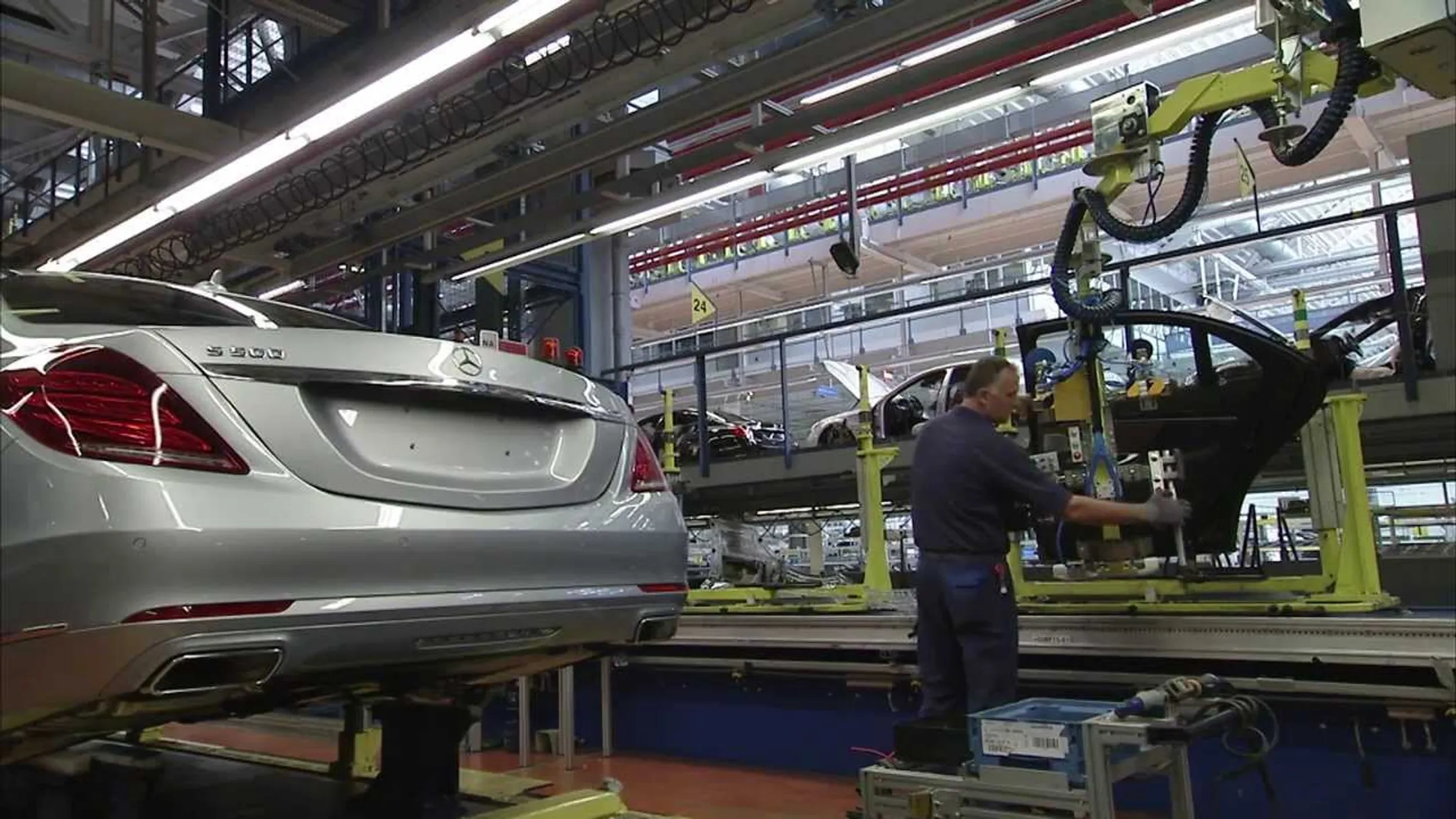 Daimler планирует собирать легковые Mercedes в России - Image Kapital.kz