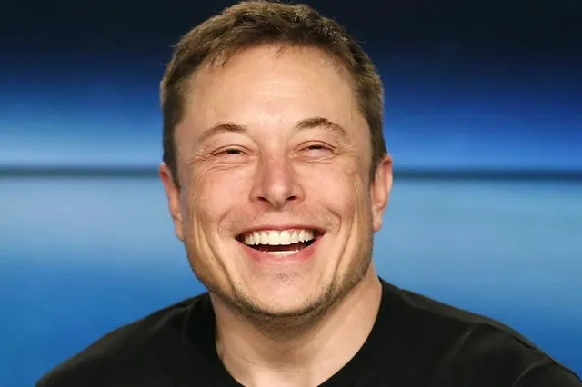 Компания Tesla останется публичной