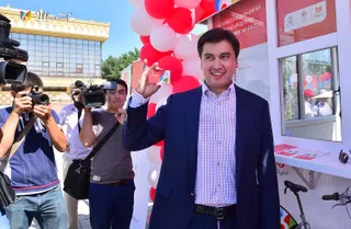 Капитал - Первым покупателем карты Shymkent Bike стал аким Шымкента