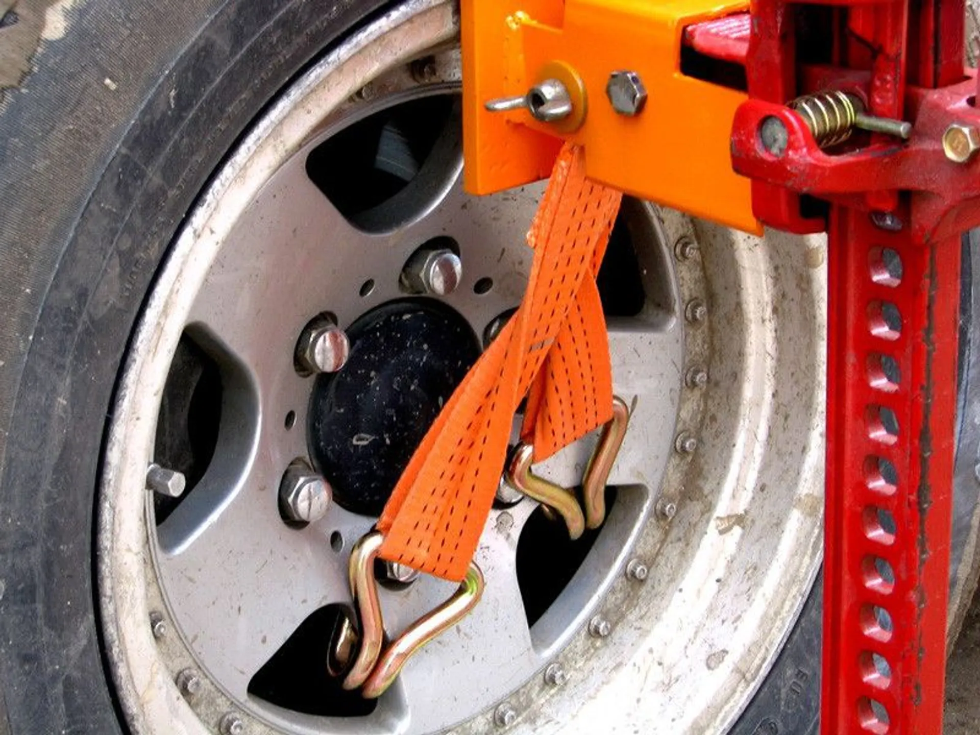 Капитал - Более 100 внедорожников изымут у алматинцев за долги