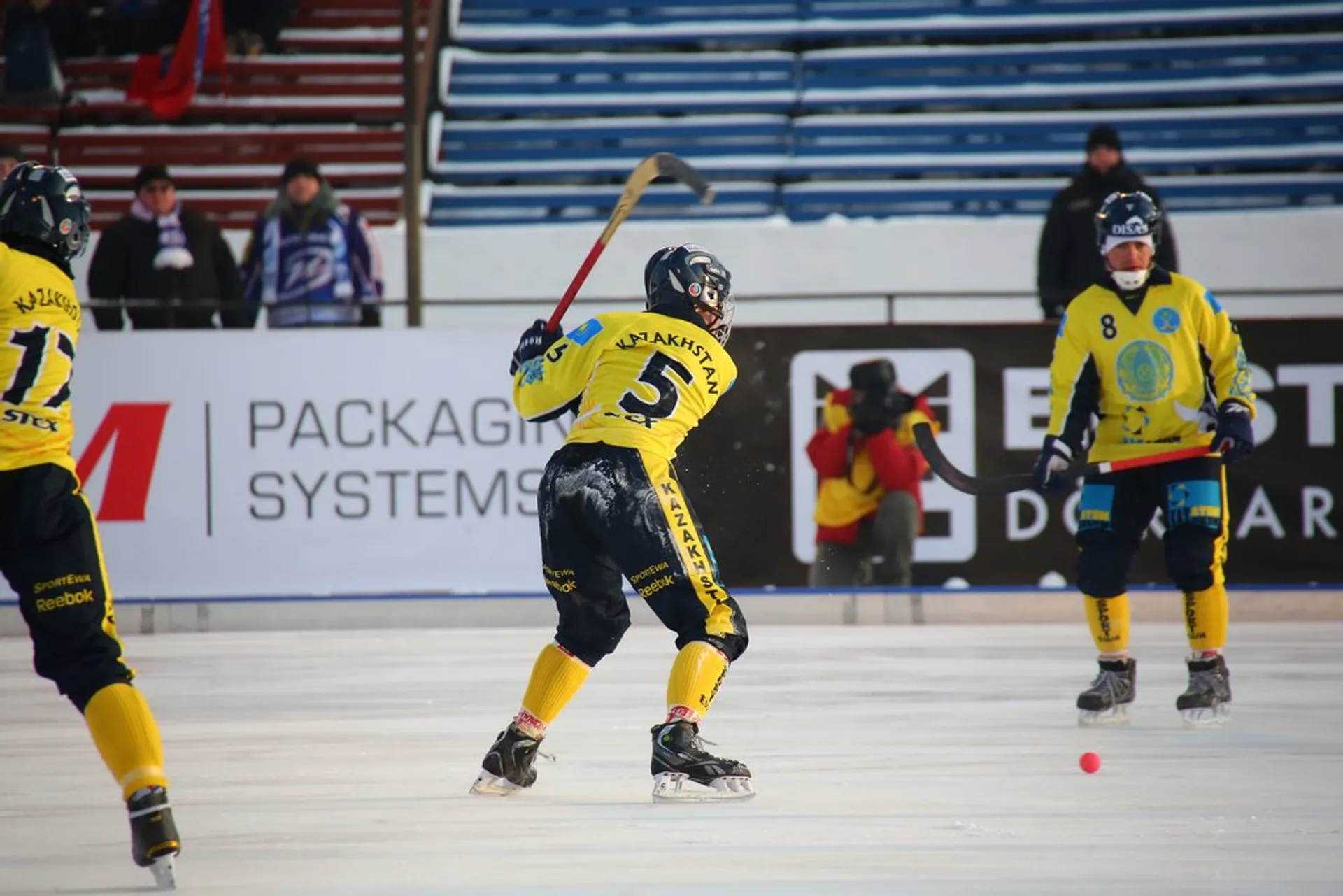 Капитал - Казахстан проиграл Швеции в полуфинале ЧМ по бенди