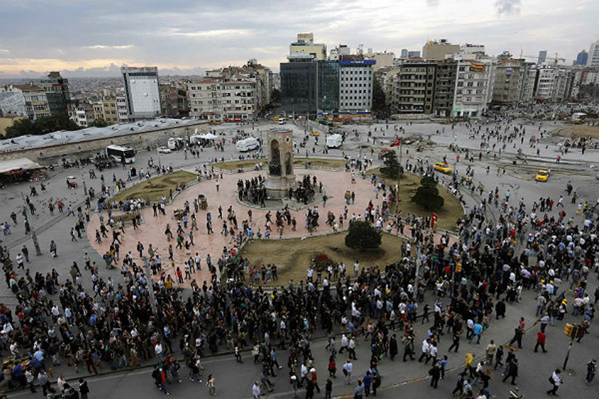 Капитал - Протестующие в Стамбуле против референдума