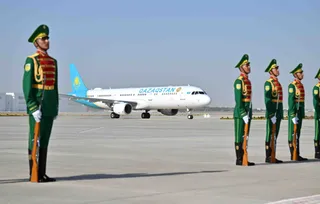 Капитал - Президент прибыл с официальным визитом в Туркменистан