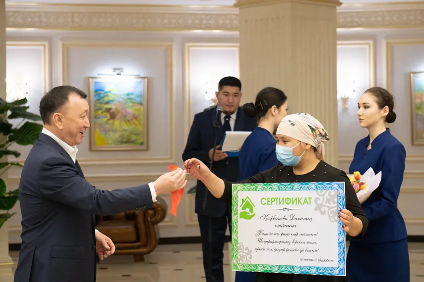 Капитал - Меценаты подарили квартиры 12 семьям