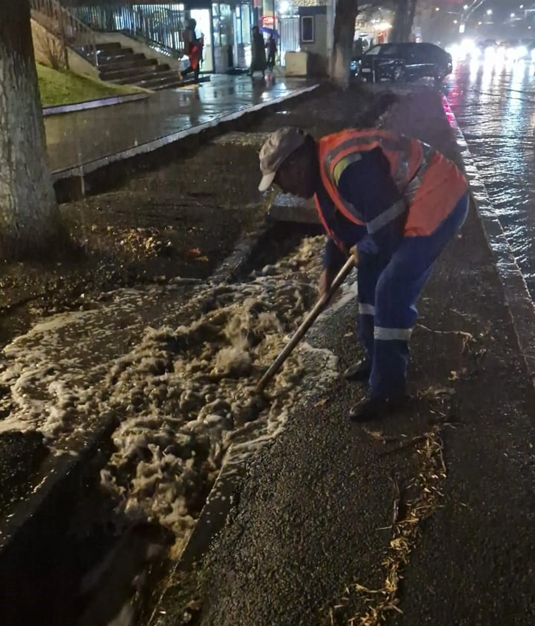 Из-за сильного ливня в Алматы коммунальные службы работают в усиленном режиме - Image Kapital.kz