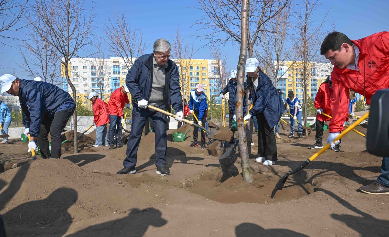 Глава государства принял участие в городском субботнике 2069902 - Kapital.kz 