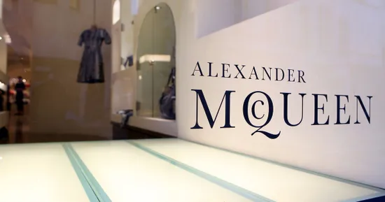 Как Alexander McQueen стал одним из самых шикарных модных домов современности