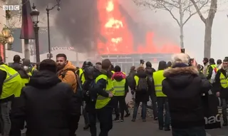 Капитал - В Париже протестуют против роста цен на бензин