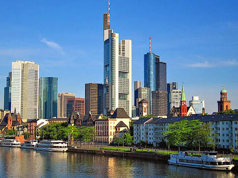 Капитал - Франкфурт побеждает в войне за банки