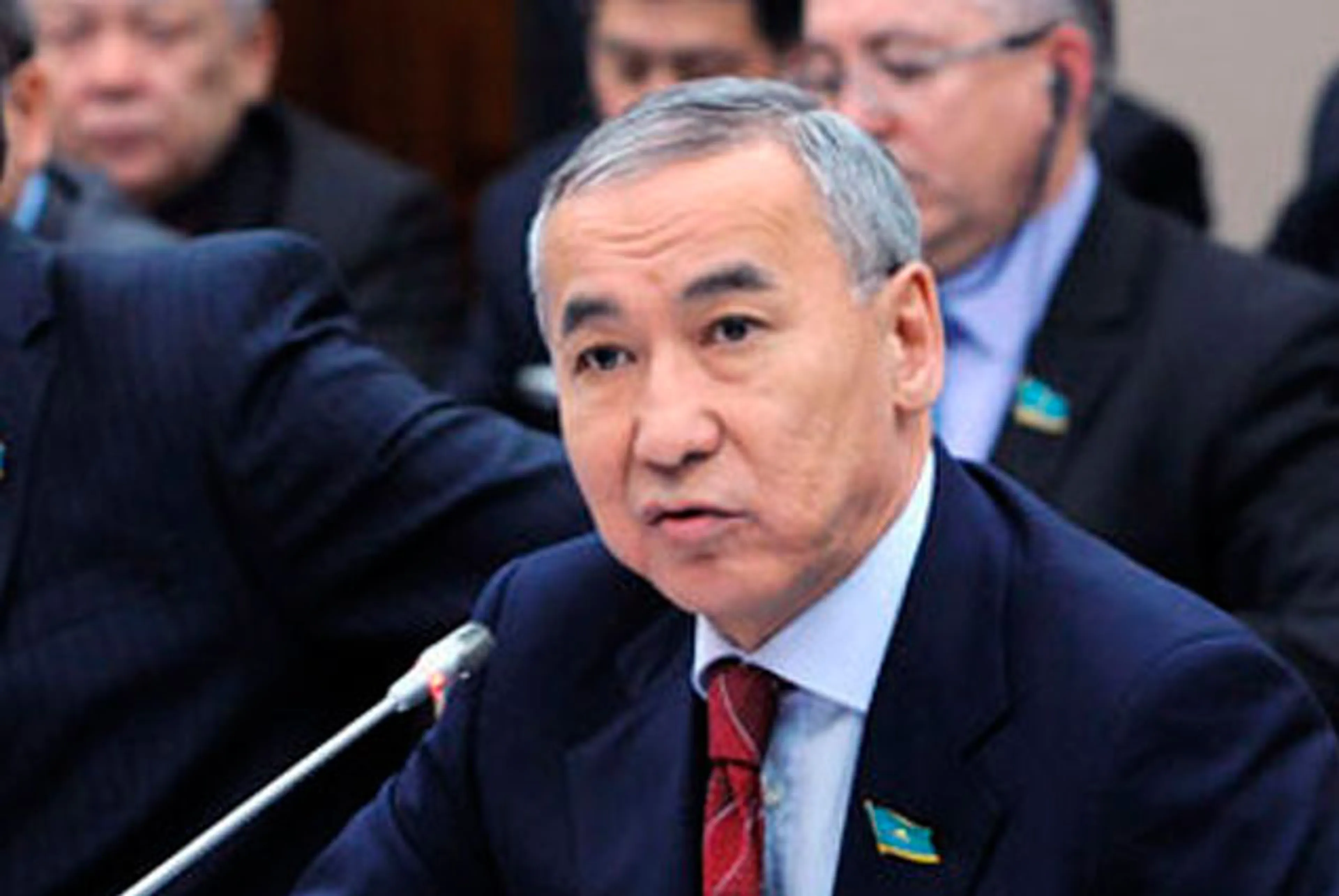 Капитал - Мажилисмен Дошаев ушел в отставку