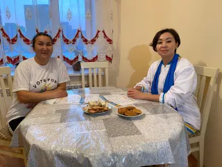 Капитал - Кандидат от партии Nur Otan поздравила многодетную маму