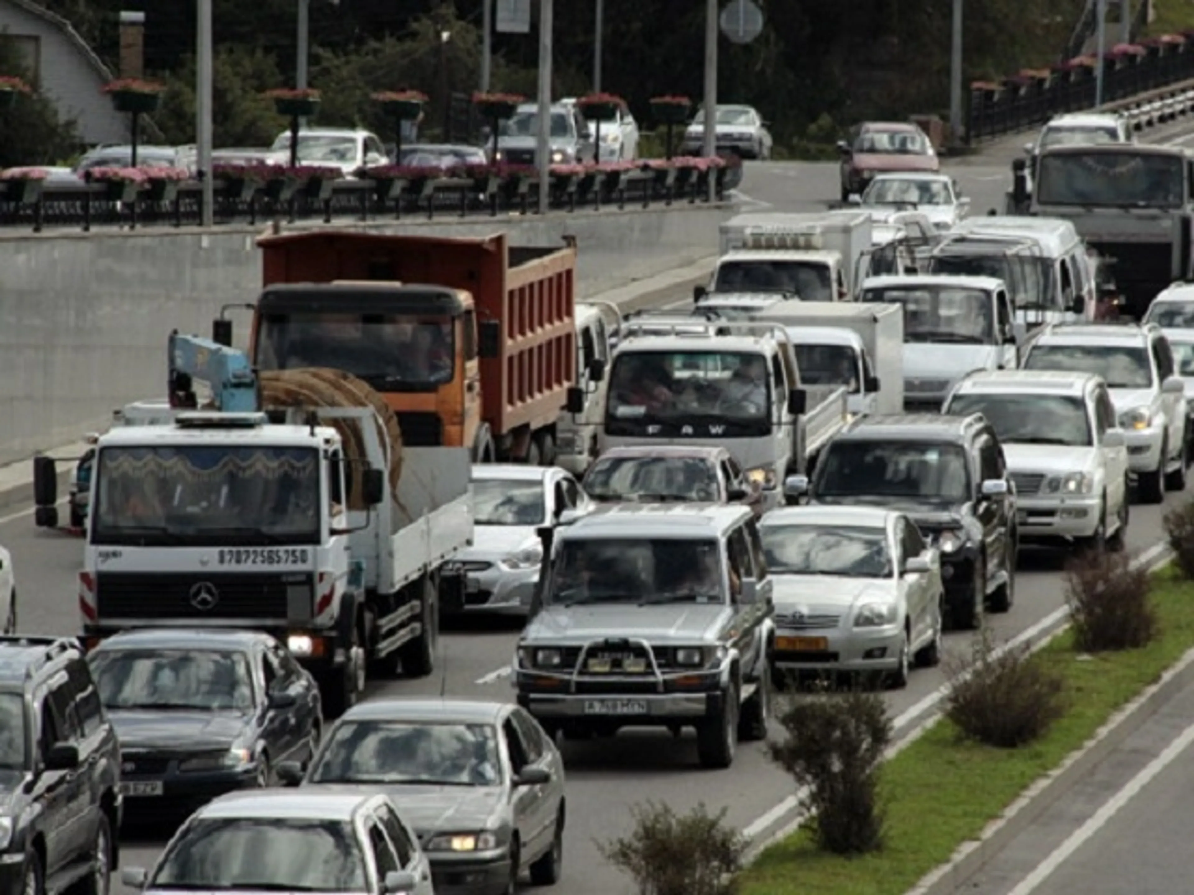 Капитал - Хаотичная застройка одна из проблем трасс возле Алматы