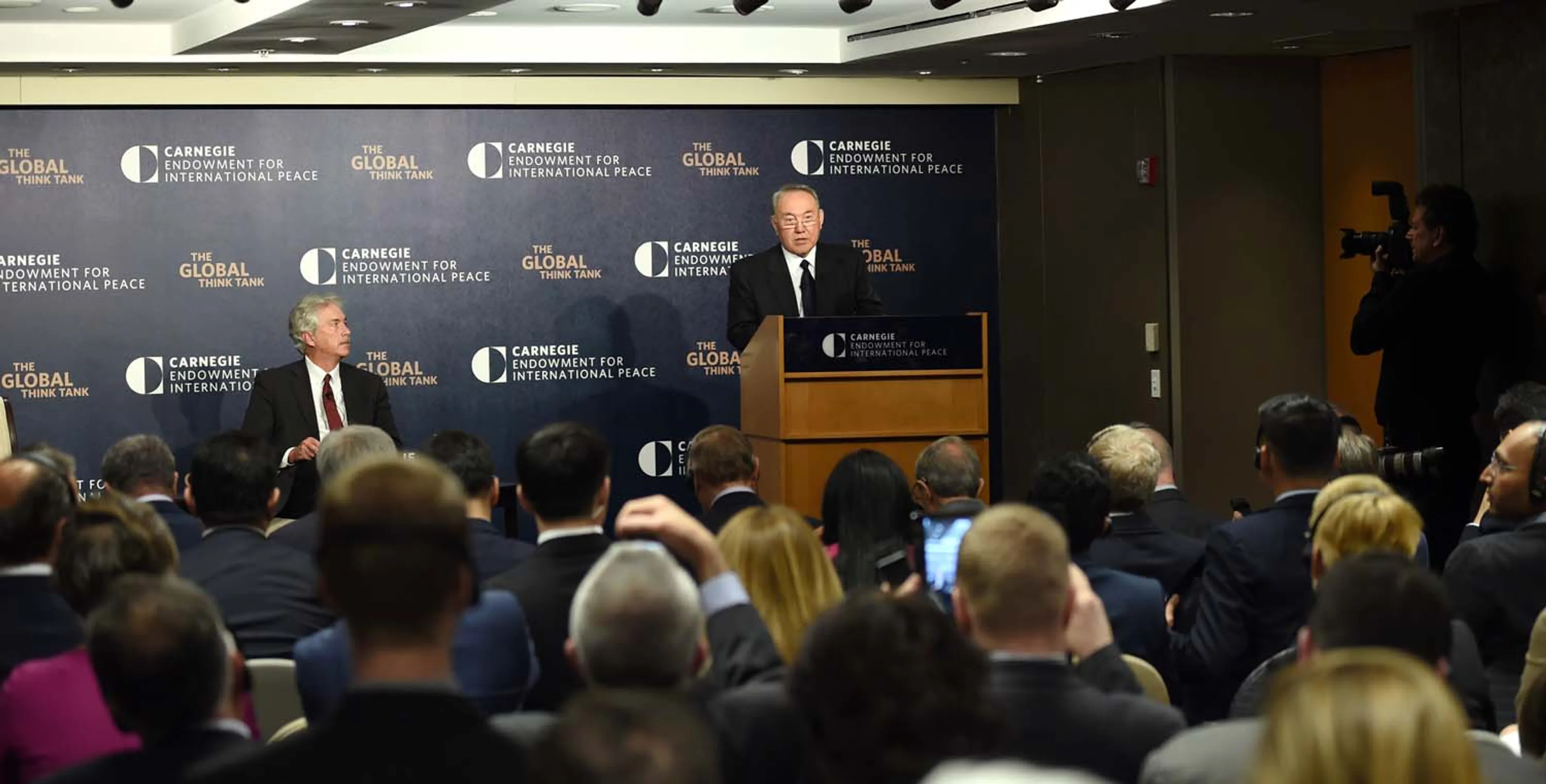 Капитал - Президент РК встретился с американскими бизнесменами и политиками