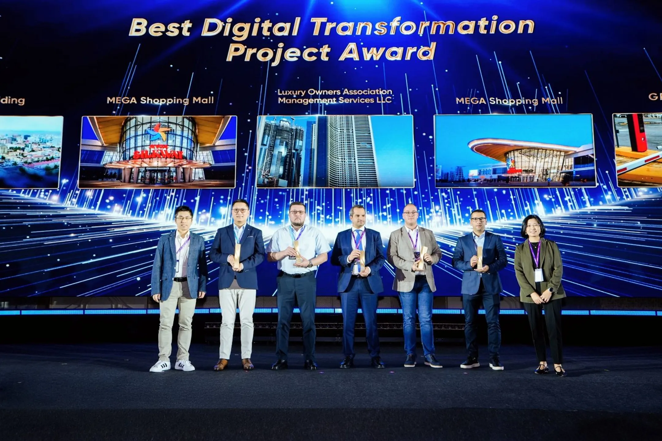 <i>Победители и организаторы на саммите </i><i>Hikvision Shaping Intelligence</i><i> в Бангкоке. Фото </i><i>Hikvision</i><i>Global</i>