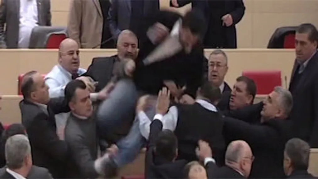 Капитал - Массовая драка произошла в парламенте Грузии