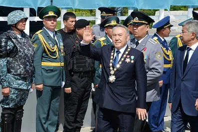 Нурсултан Назарбаев поздравил казахстанцев