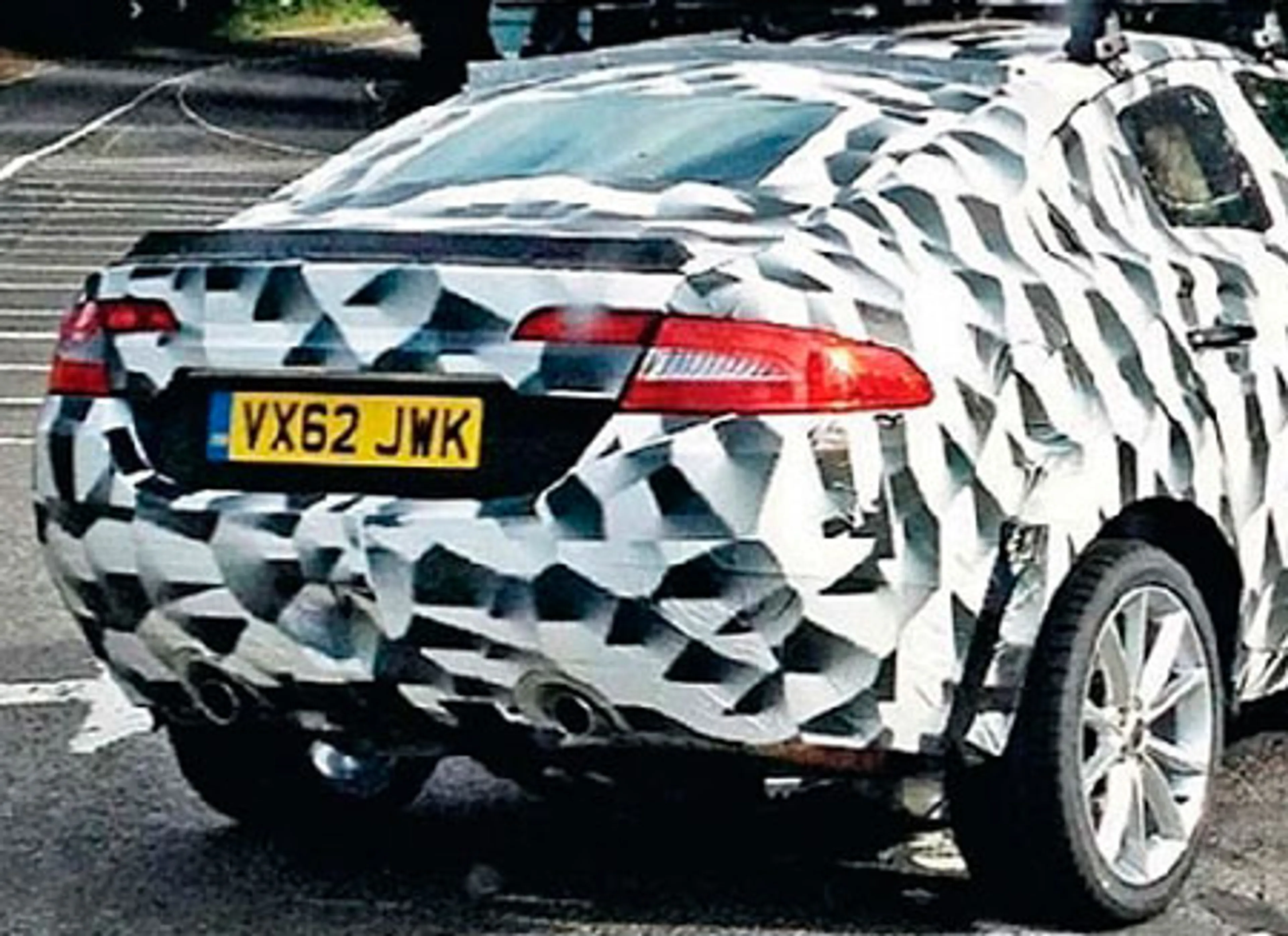 Капитал - Jaguar-кроссовер проходит испытания