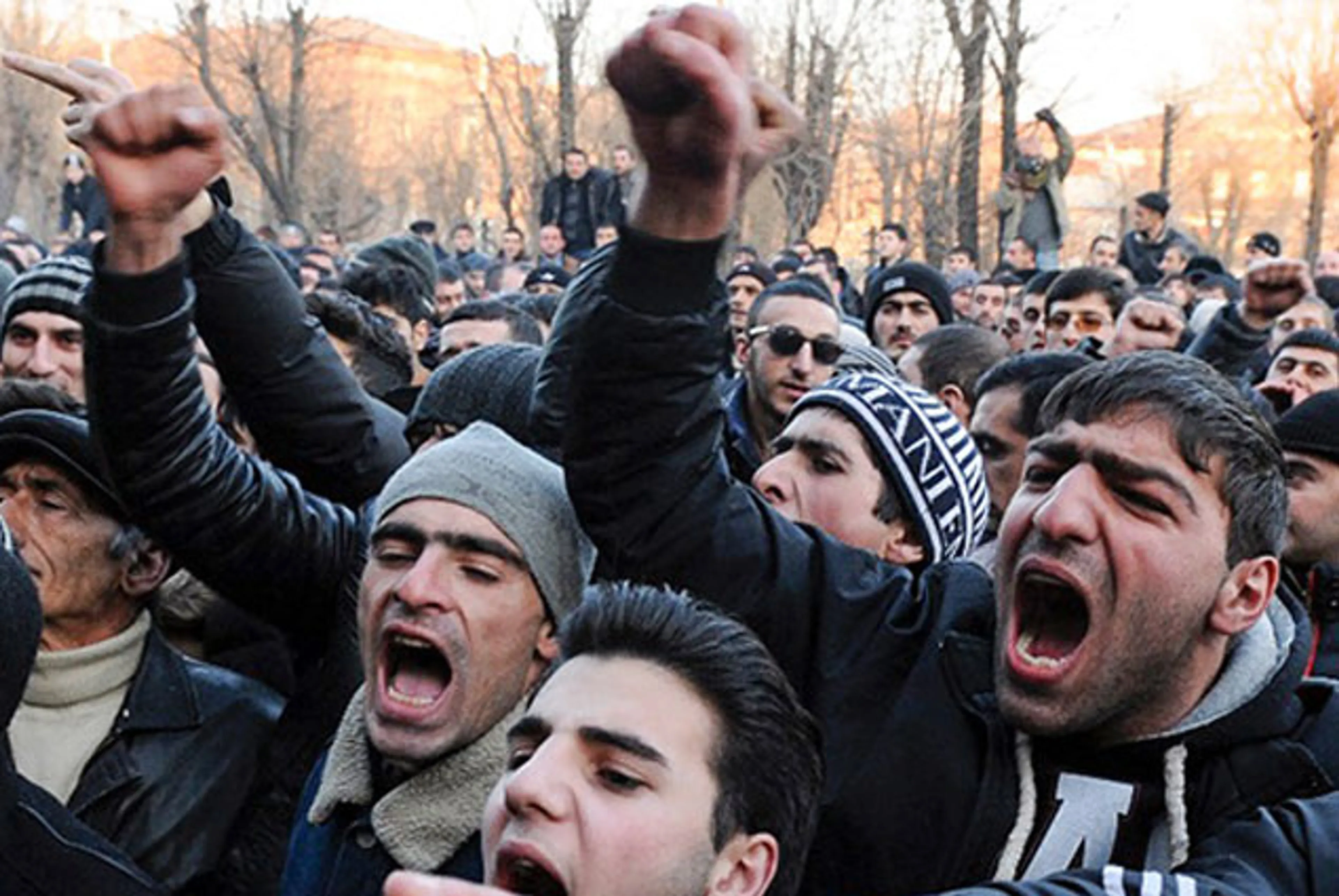 Капитал - Во время столкновений в Армении пострадали 12 человек