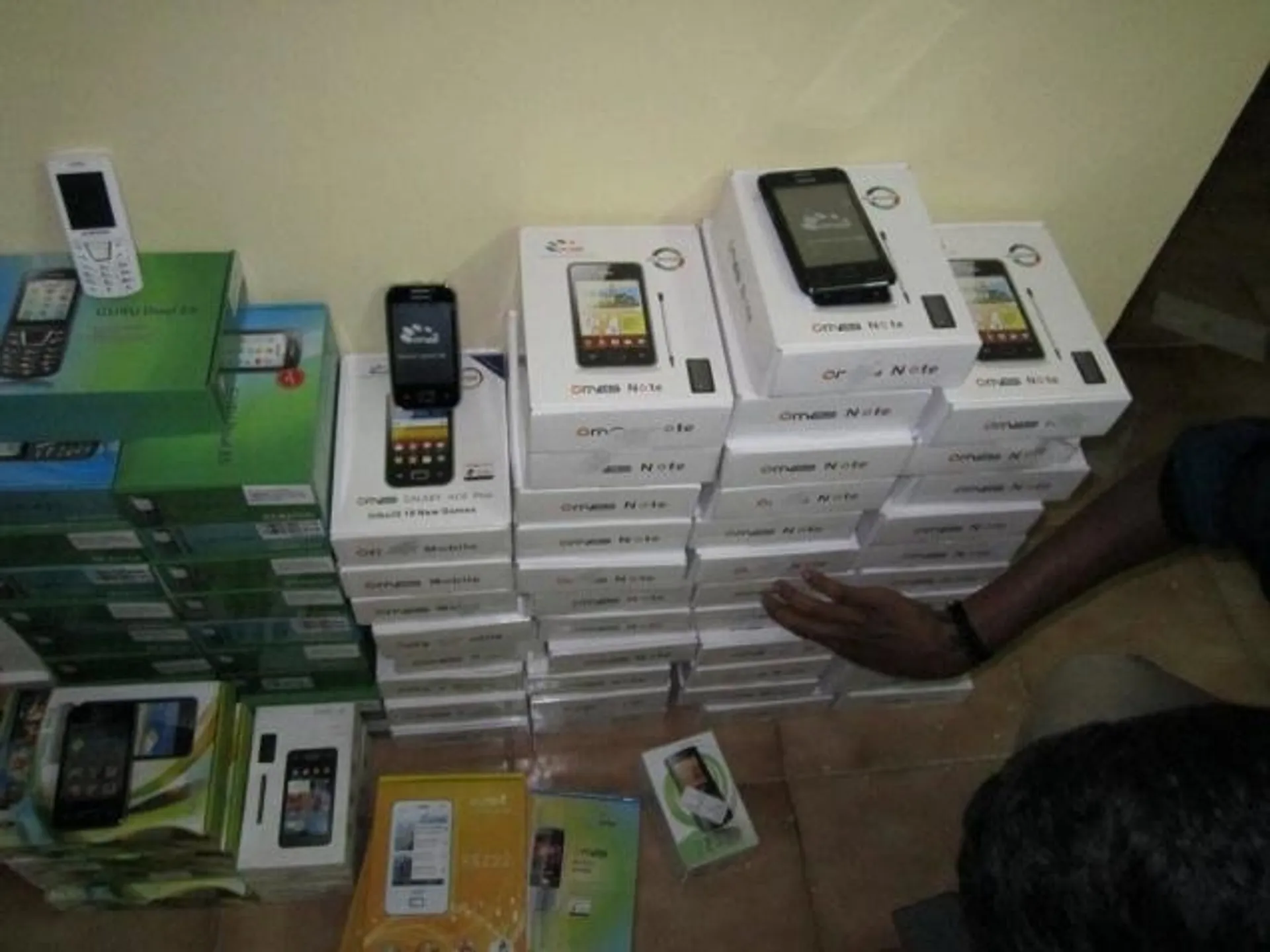 Капитал - Поддельные телефоны обходятся мировой экономике в $6 млрд