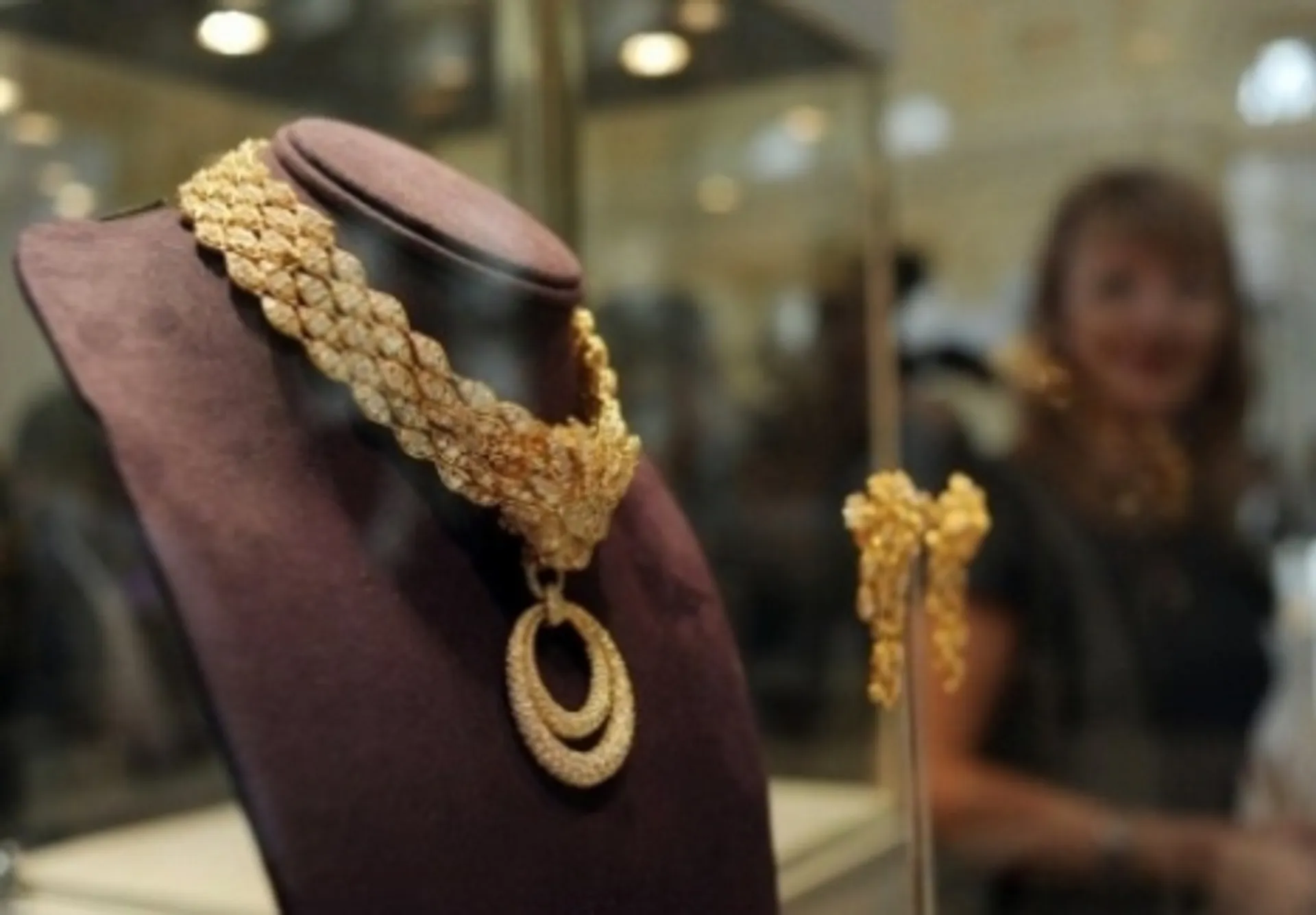 Капитал - Женщины тратят на подарки больше мужчин