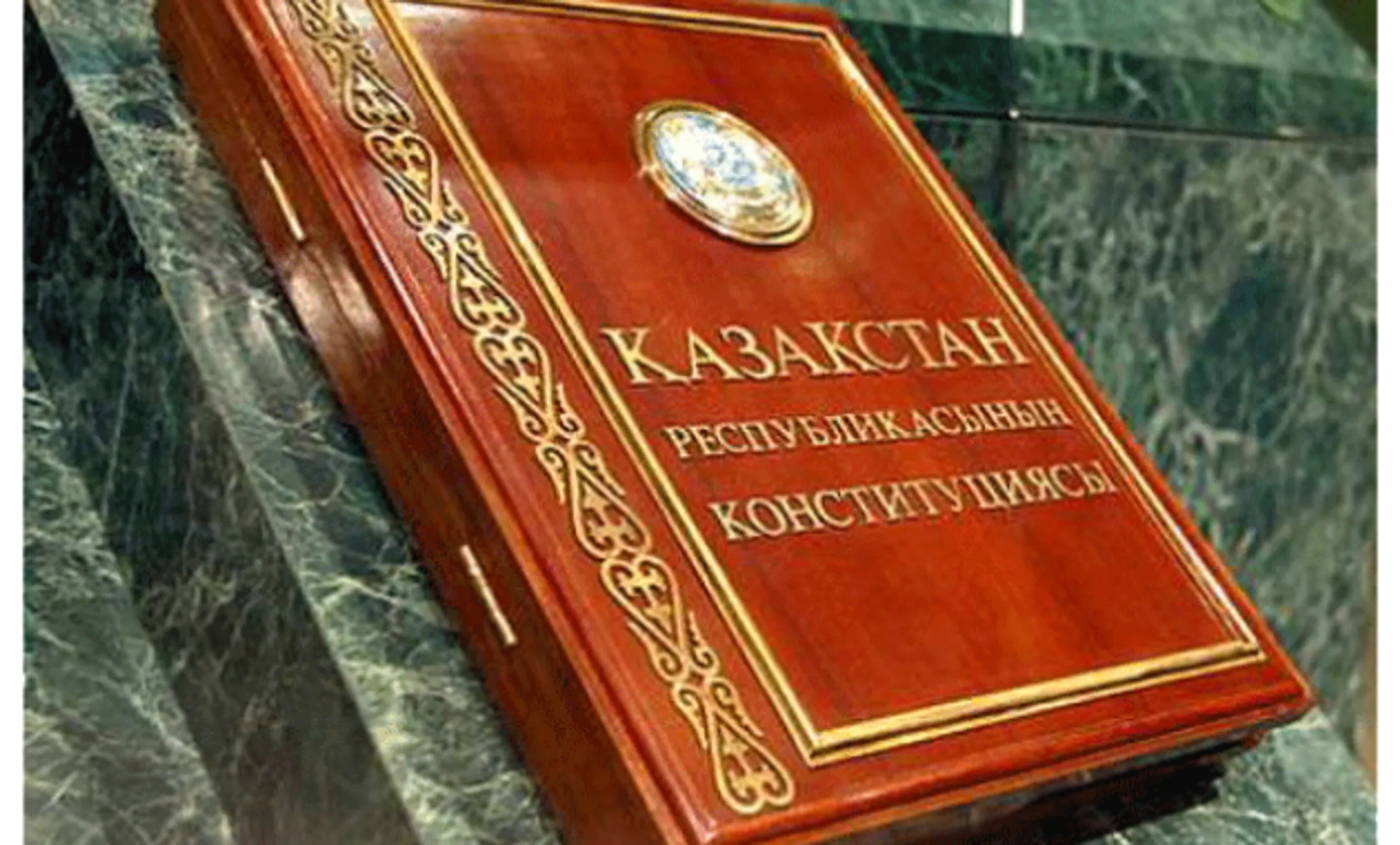 Учреждена юбилейная медаль к 20-летию Конституции РК - Image Kapital.kz