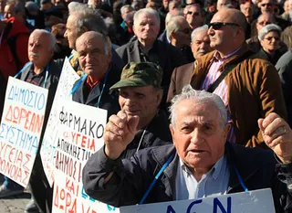 Капитал - Еще два пакета помощи необходимы Греции