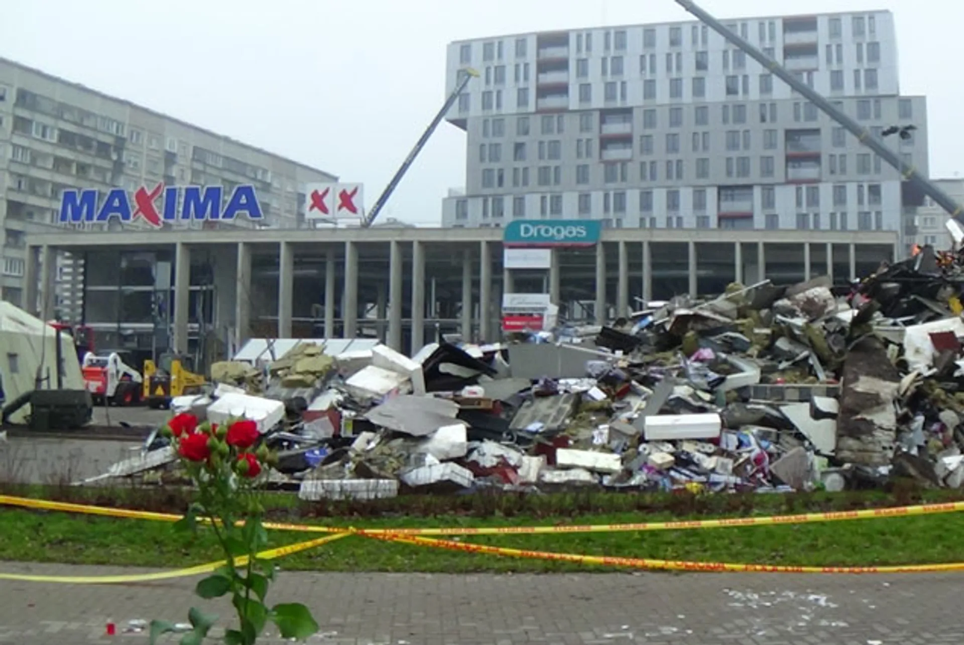 Капитал - 21 млн. евро выделили для пострадавших от обрушения ТЦ в Риге