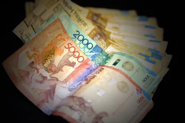 Средняя зарплата в Астане составляет почти $1 тыс