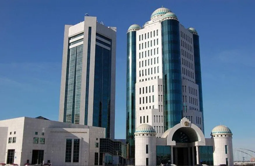 Капитал - Парламент поддержал отмену пожизненного председательства Елбасы в Совбезе и АНК