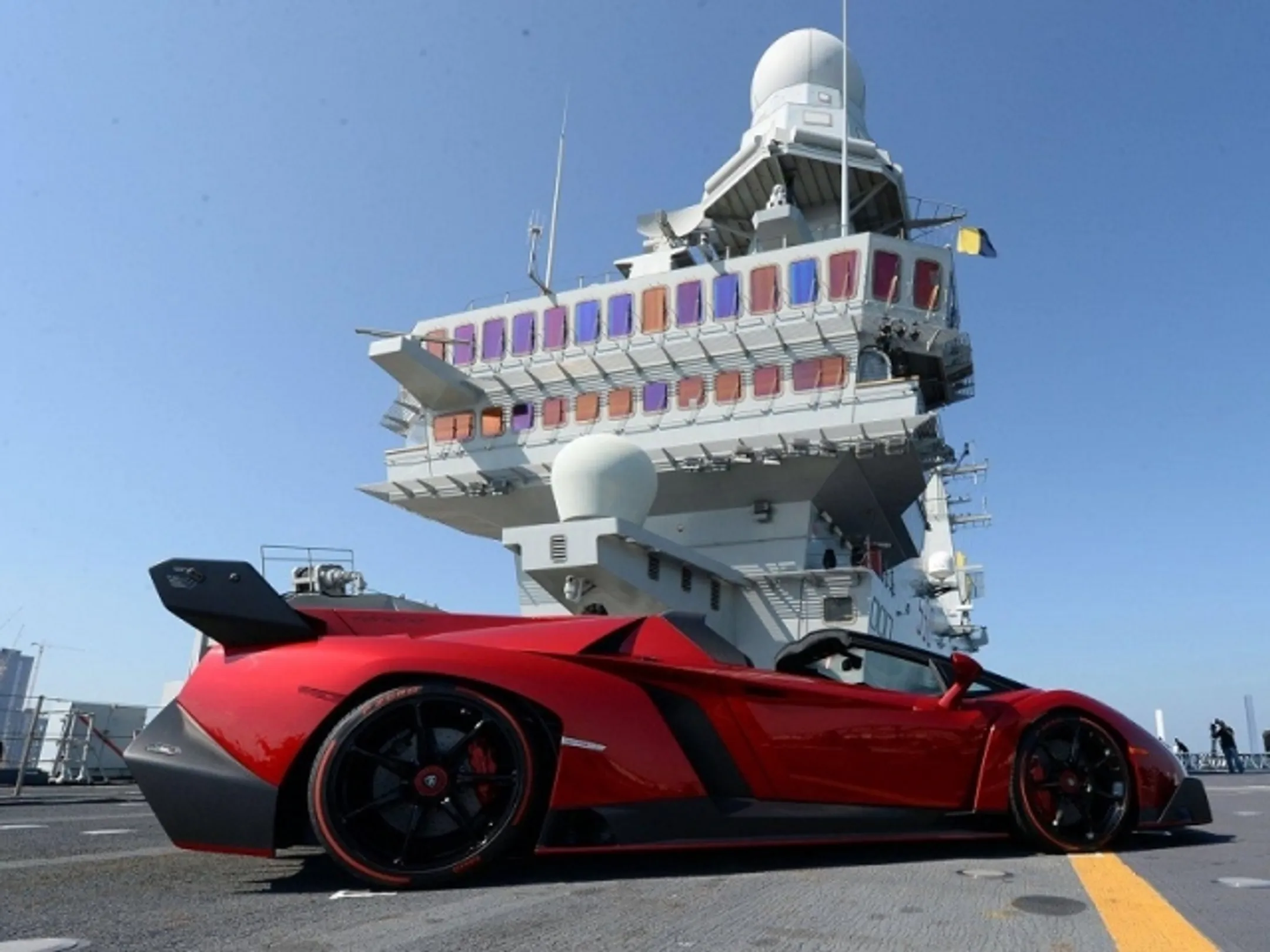 Lamborghini показали Veneno Roadster - Image Kapital.kz